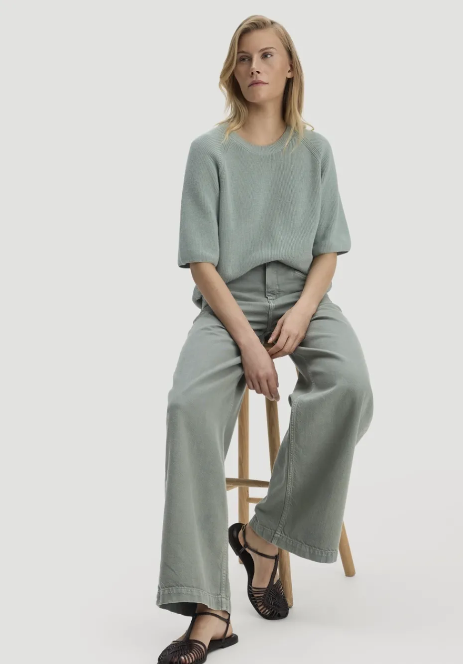 hessnatur Jeans VONNA Super Wide Leg aus Bio-Baumwolle mit TENCEL™ Lyocell von mattgrün Outlet