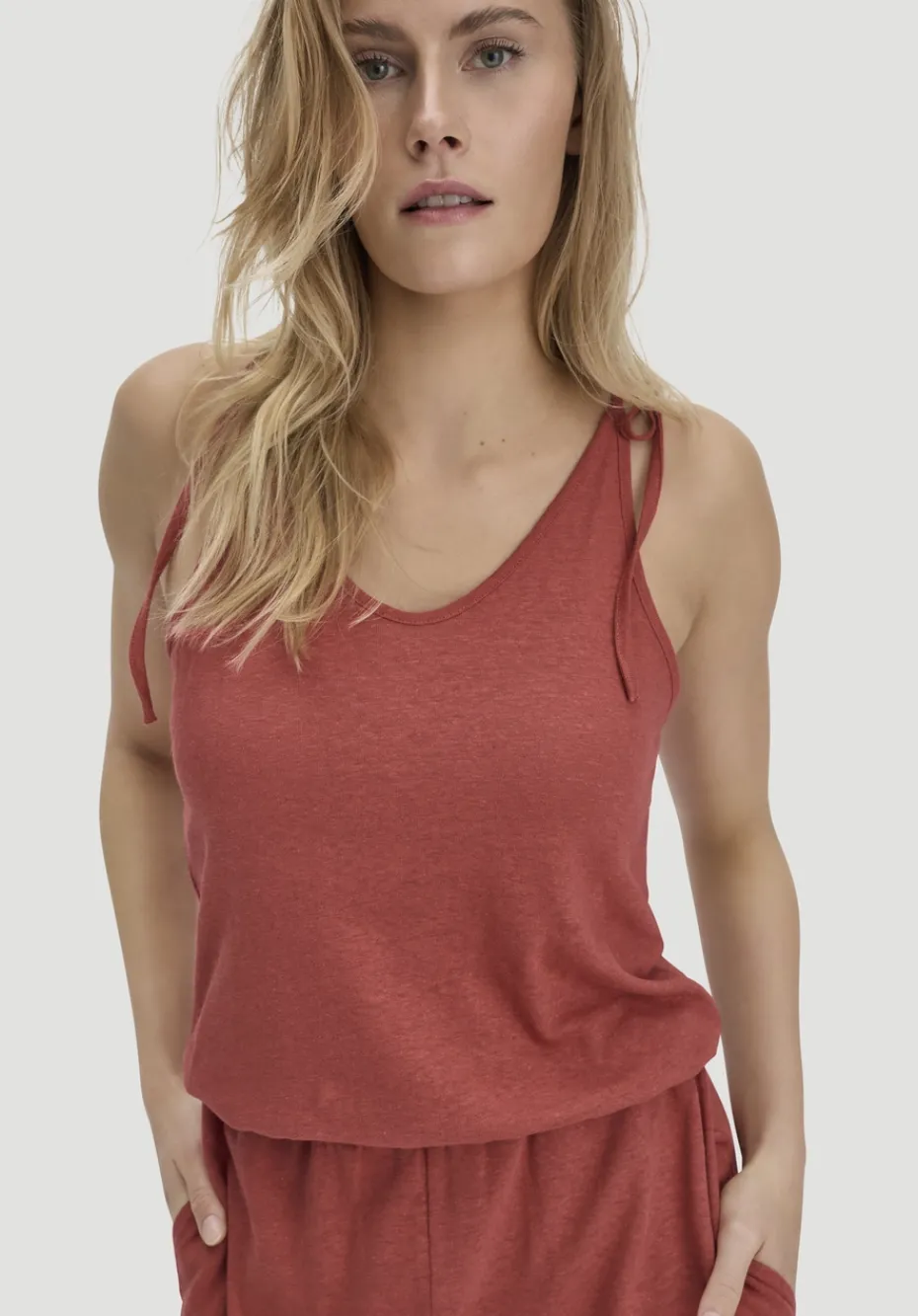 hessnatur Jersey Jumpsuit Relaxed aus Leinen und Bio-Baumwolle von terrakotta Clearance