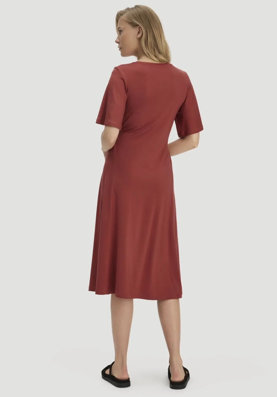 hessnatur Jersey Kleid Kniebedeckend Slim aus TENCEL™ Lyocell von terrakotta New