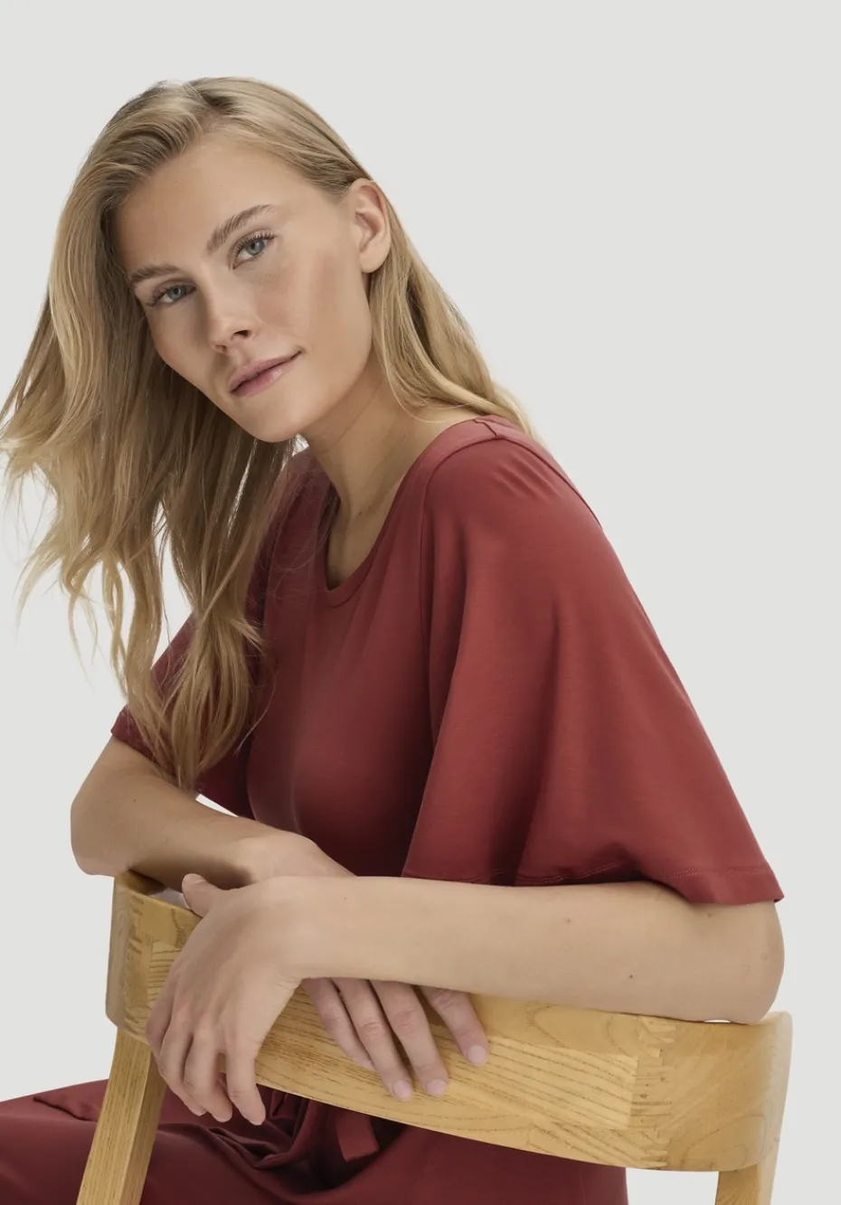 hessnatur Jersey Kleid Kniebedeckend Slim aus TENCEL™ Lyocell von terrakotta New