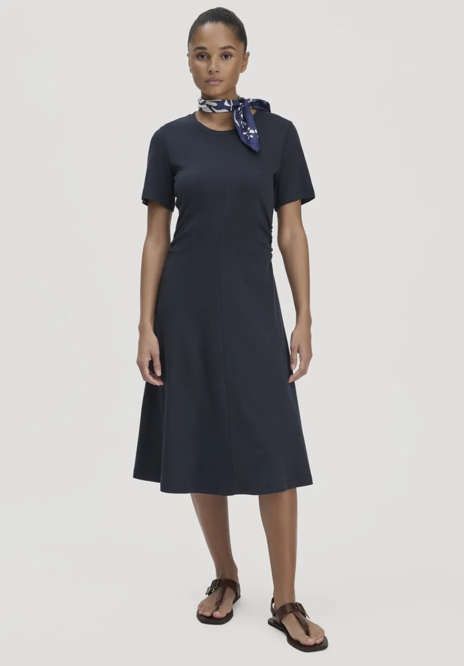 hessnatur Jersey Kleid Kniebedeckend Slim aus reiner Bio-Baumwolle von marine Sale