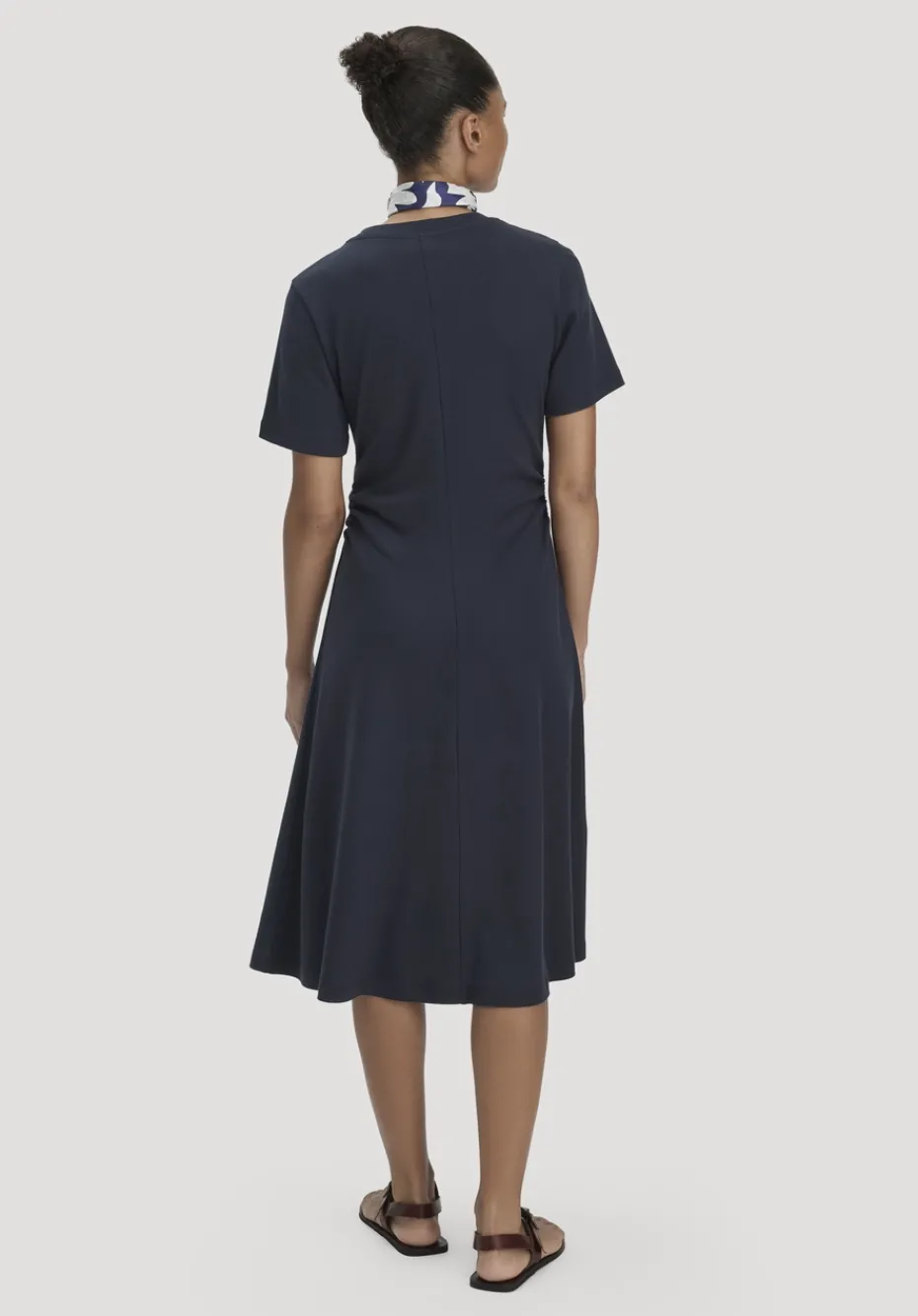 hessnatur Jersey Kleid Kniebedeckend Slim aus reiner Bio-Baumwolle von marine Sale