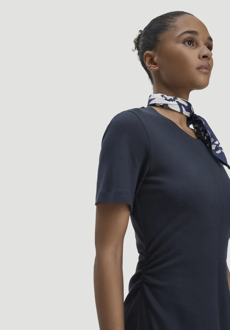 hessnatur Jersey Kleid Kniebedeckend Slim aus reiner Bio-Baumwolle von marine Sale
