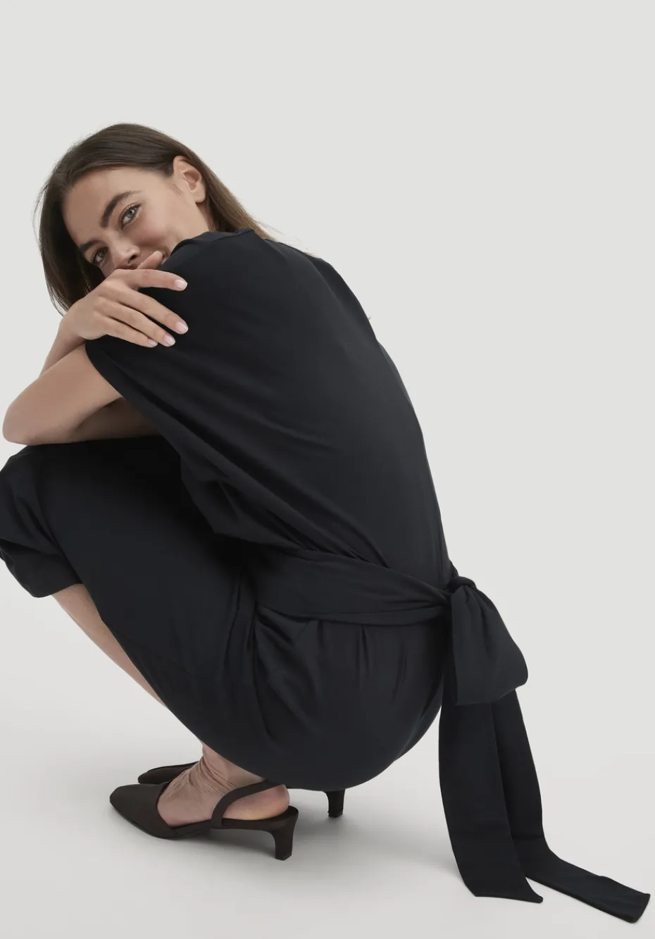 hessnatur Jersey Kleid Midi Oversize aus reiner Bio-Baumwolle von schwarz Discount