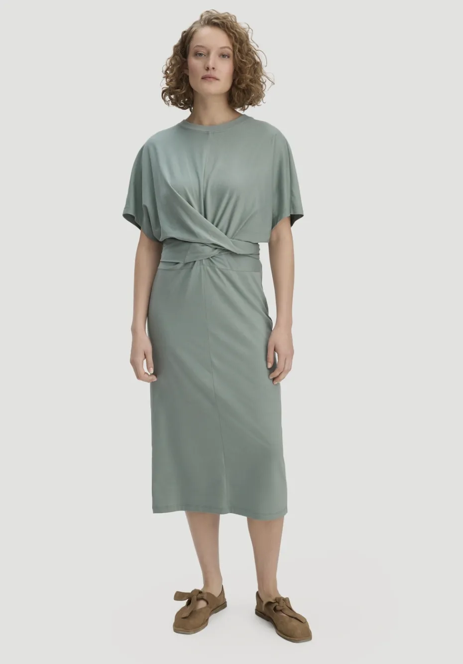 hessnatur Jersey Kleid Midi Oversize aus reiner Bio-Baumwolle von mattgrün Hot