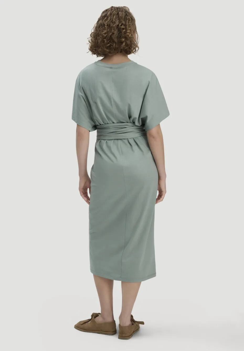 hessnatur Jersey Kleid Midi Oversize aus reiner Bio-Baumwolle von mattgrün Hot