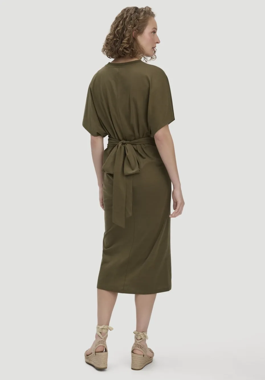 hessnatur Jersey Kleid Midi Oversize aus reiner Bio-Baumwolle von goldoliv Sale