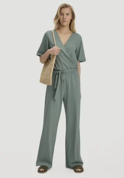 hessnatur Jersey Overall Relaxed aus reiner Bio-Baumwolle von mattgrün Hot