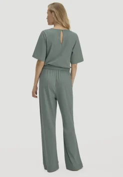 hessnatur Jersey Overall Relaxed aus reiner Bio-Baumwolle von mattgrün Hot