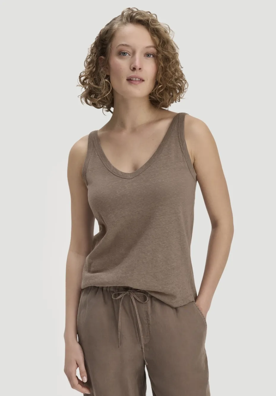 hessnatur Jersey Top Regular aus Leinen und Bio-Baumwolle von mocca