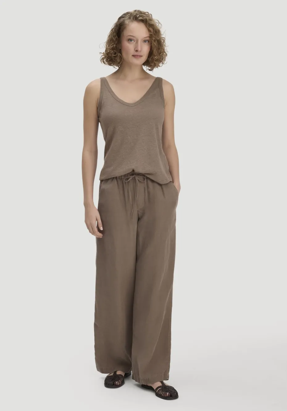 hessnatur Jersey Top Regular aus Leinen und Bio-Baumwolle von mocca