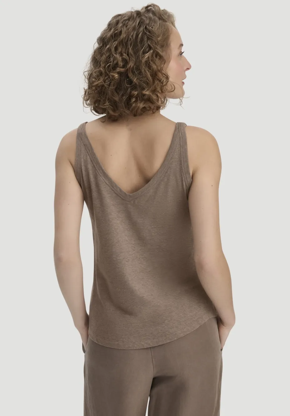 hessnatur Jersey Top Regular aus Leinen und Bio-Baumwolle von mocca