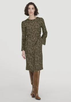 hessnatur Kleid Kniebedeckend Regular aus LENZING™ ECOVERO™ Satin von helles moos Discount