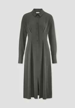 hessnatur Kleid Midi Regular aus reiner LENZING™ ECOVERO™ Viskose von tannengrün Hot