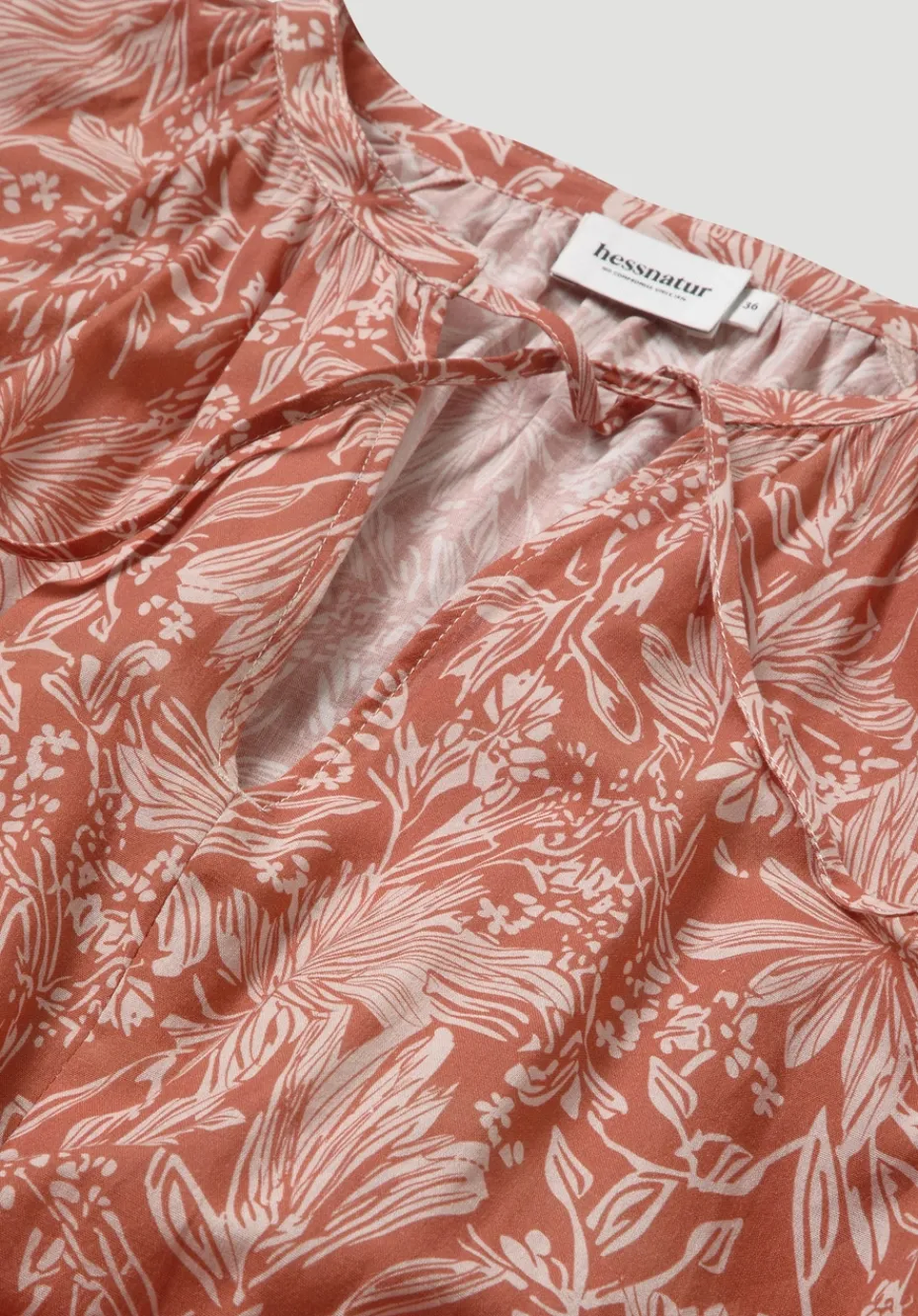 hessnatur Kleid mit Taillierung Maxi aus reiner Bio-Baumwolle von pfirsichrot Sale