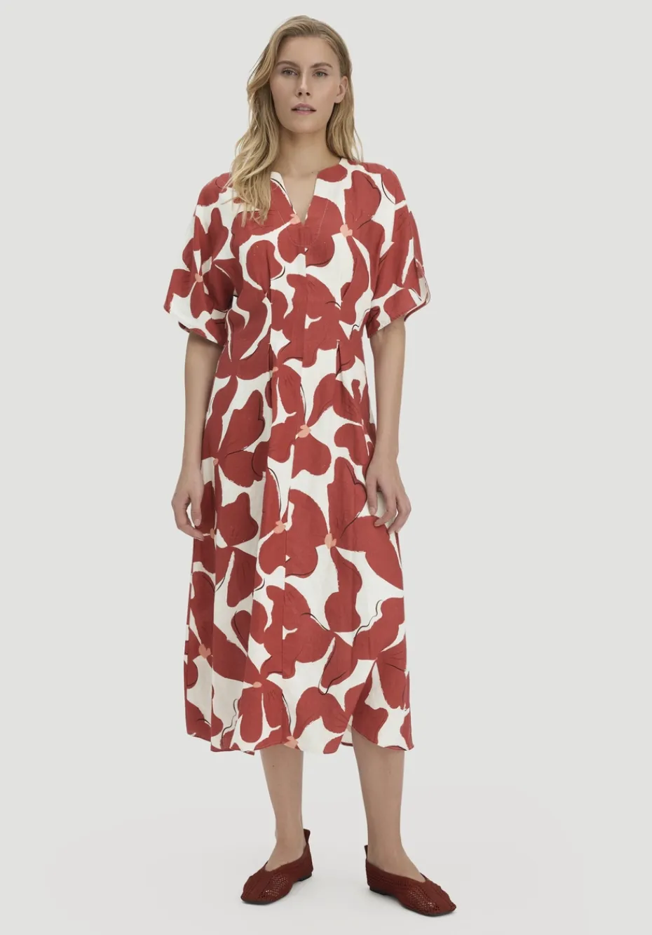 hessnatur Kleid mit Taillierung Midi aus reinem Leinen von terrakotta Clearance