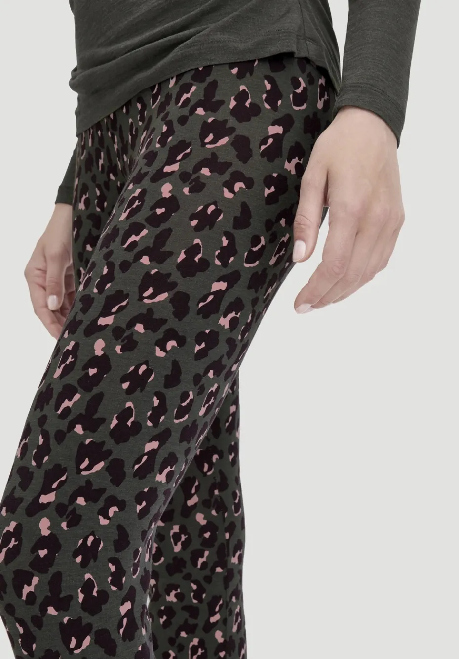 hessnatur Leggings Medium Cut ACTIVE LIGHT aus Bio-Baumwolle von tannengrün Clearance