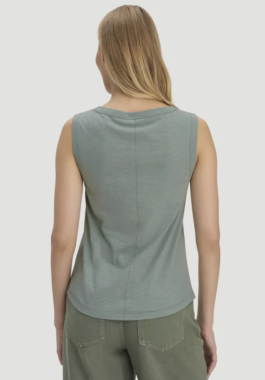 hessnatur Light Slub Jersey Top Regular aus reiner Bio-Baumwolle von mattgrün Best