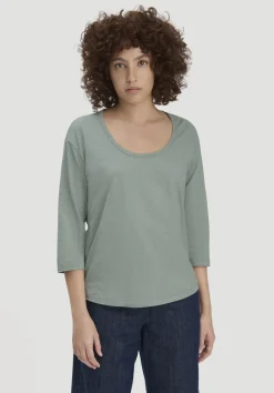 hessnatur Light Slub Longsleeve Relaxed aus reiner Bio-Baumwolle von mattgrün