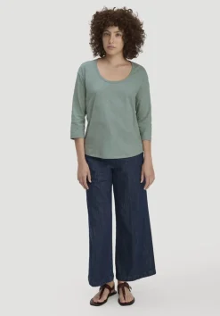 hessnatur Light Slub Longsleeve Relaxed aus reiner Bio-Baumwolle von mattgrün