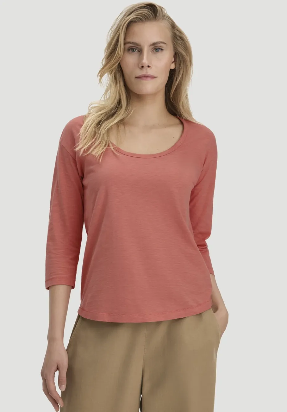 hessnatur Light Slub Longsleeve Relaxed aus reiner Bio-Baumwolle von pfirsichrot