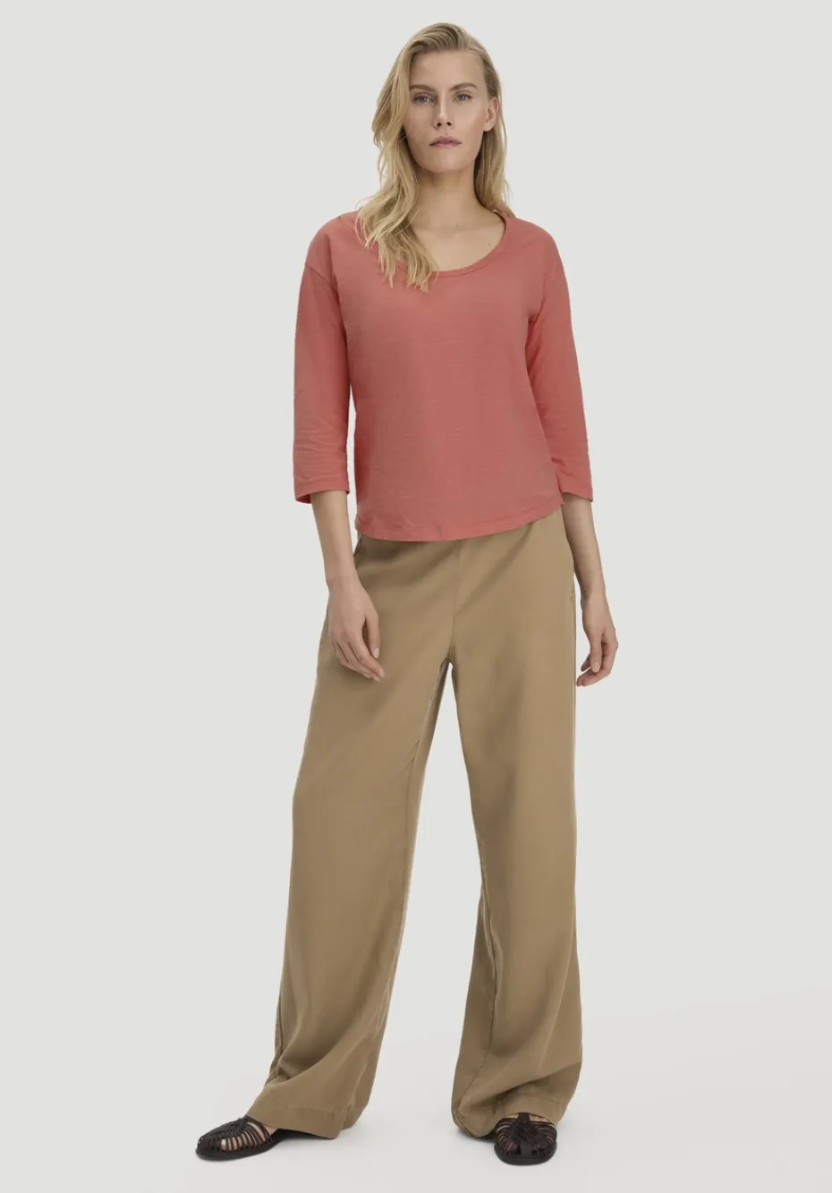 hessnatur Light Slub Longsleeve Relaxed aus reiner Bio-Baumwolle von pfirsichrot