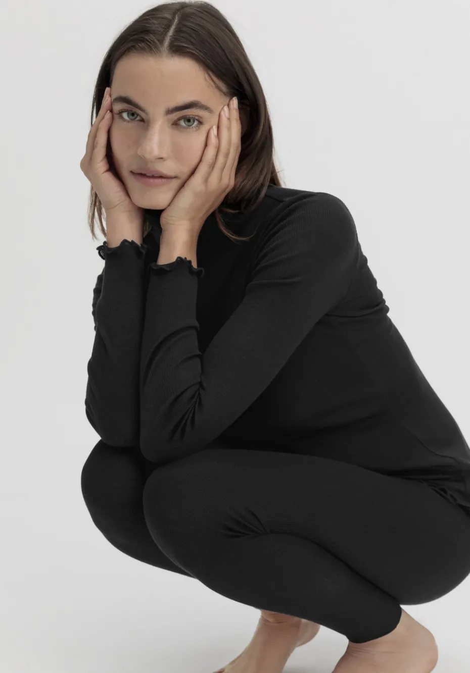 hessnatur Longsleeve mit Rollkragen WARM TOUCH aus Bio-Merinowolle und TENCEL™ Lyocell von schwarz Sale