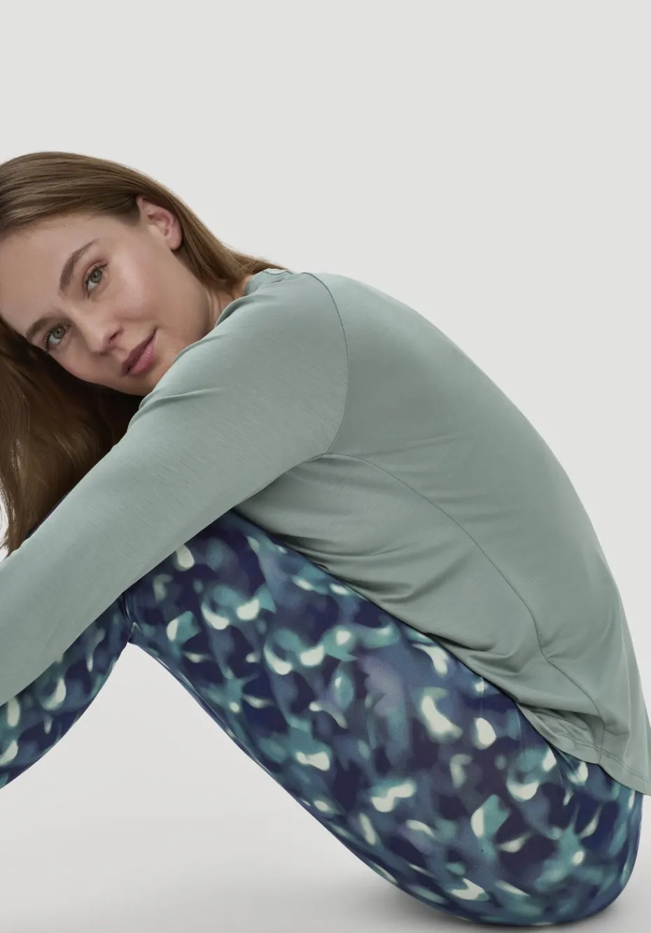 hessnatur Longsleeve Regular ACTIVE COMFORT aus TENCEL™ Lyocell von mattgrün Clearance