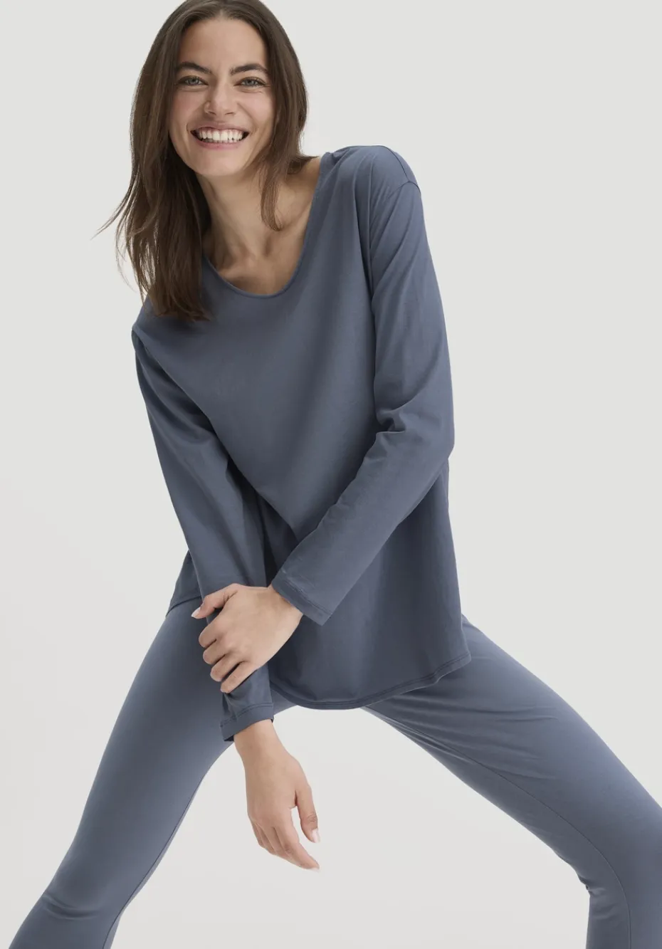 hessnatur Longsleeve Relaxed ACTIVE LIGHT aus reiner Bio-Baumwolle von schieferblau Online