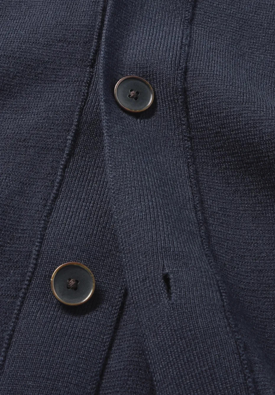 hessnatur Milano Strick-Cardigan Regular aus Bio-Merinowolle und Bio-Baumwolle von marine