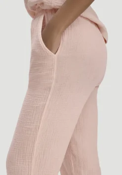 hessnatur Musselin Schlafhose Regular PURE COMFORT aus reiner Bio-Baumwolle von cremerosa Sale