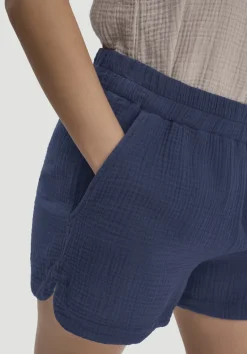 hessnatur Musselin Schlafshorts PURE COMFORT aus reiner Bio-Baumwolle von dunkelblau New