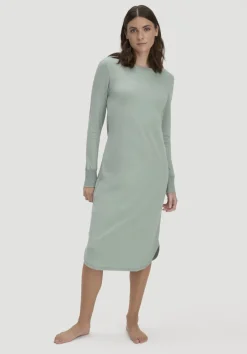 hessnatur Nachthemd PURE COTTON aus reiner Bio-Baumwolle von mattgrün