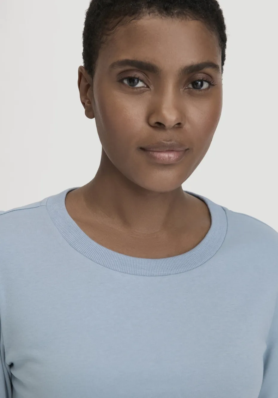 hessnatur Nachthemd PURE COTTON aus reiner Bio-Baumwolle von helles jeansblau Hot