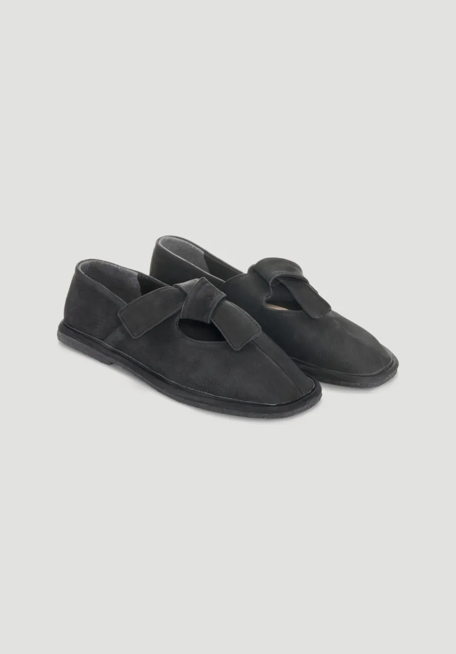 hessnatur Pantolette aus chromfrei gegerbtem Nubuk-Leder von schwarz New
