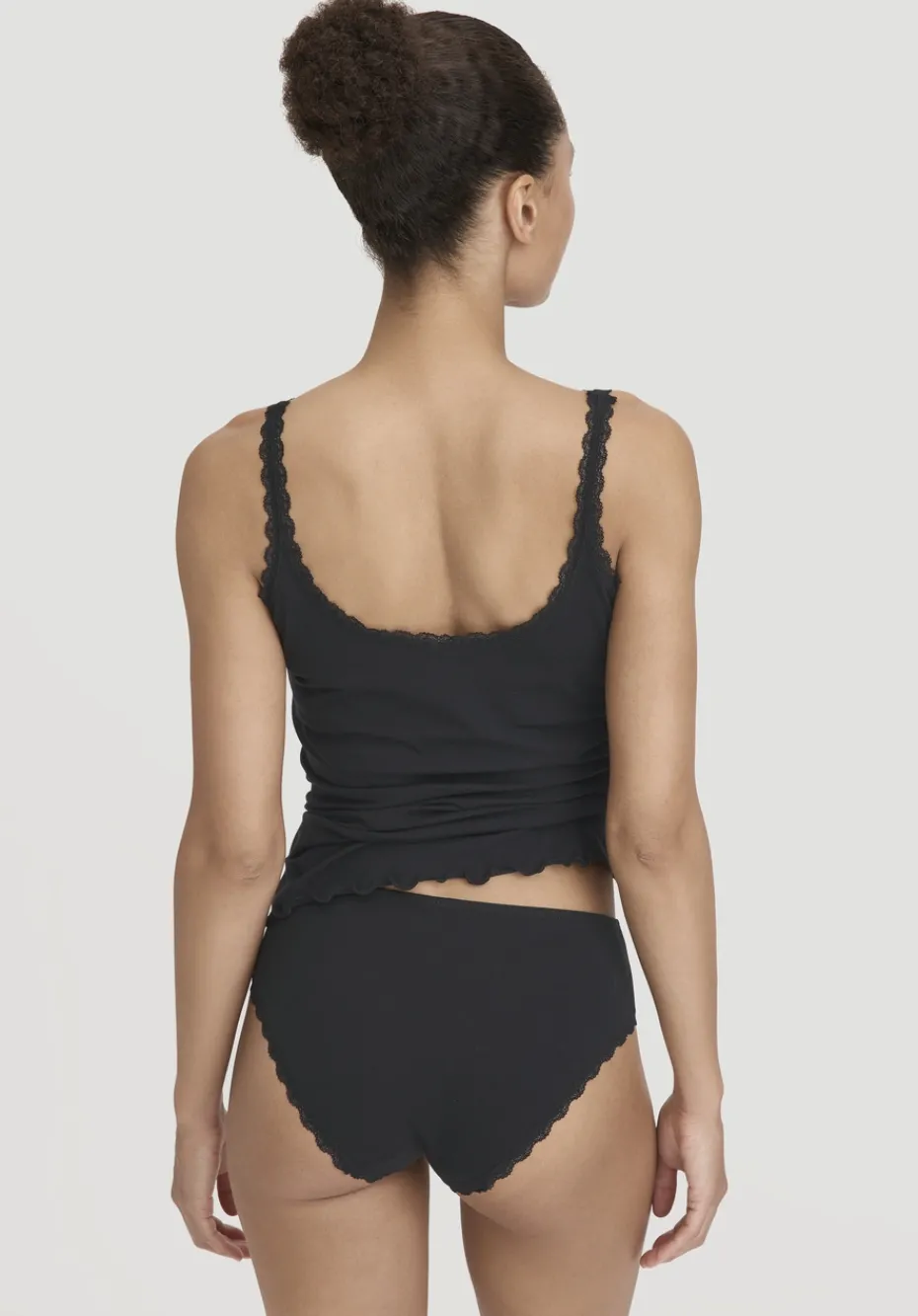 hessnatur Panty Regular Cut COTTON FEEL LACE aus Bio-Baumwolle von schwarz