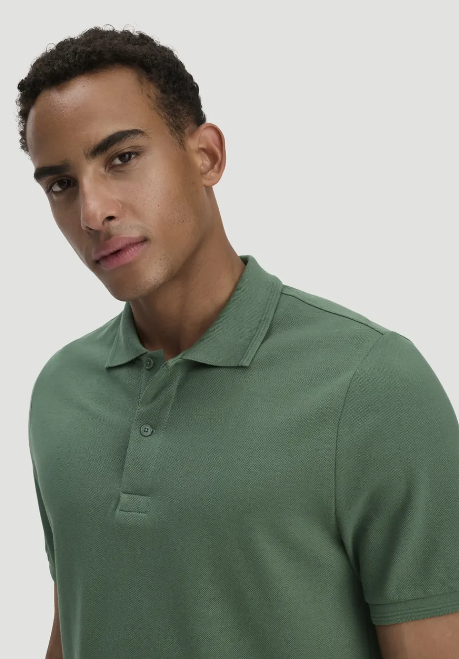 hessnatur Piqué Polo Regular aus reiner Bio-Baumwolle von efeugrün Sale