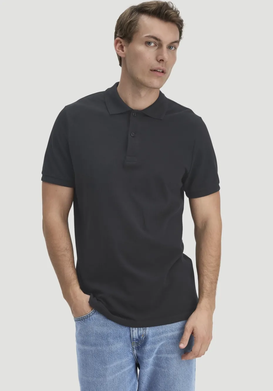 hessnatur Piqué Polo Regular aus reiner Bio-Baumwolle von schwarz New