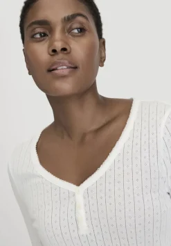 hessnatur Pointelle Henley Schlafshirt PURE COTTON aus reiner Bio-Baumwolle von naturweiss