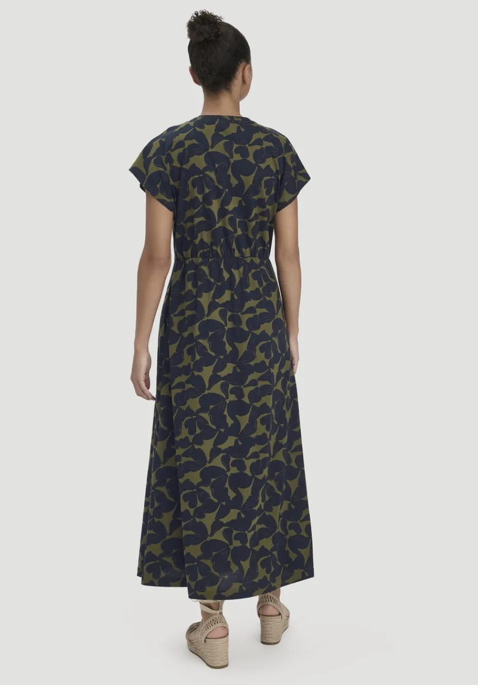 hessnatur Print Jersey Kleid Knöchellang Relaxed aus reiner Bio-Baumwolle von oliv Best