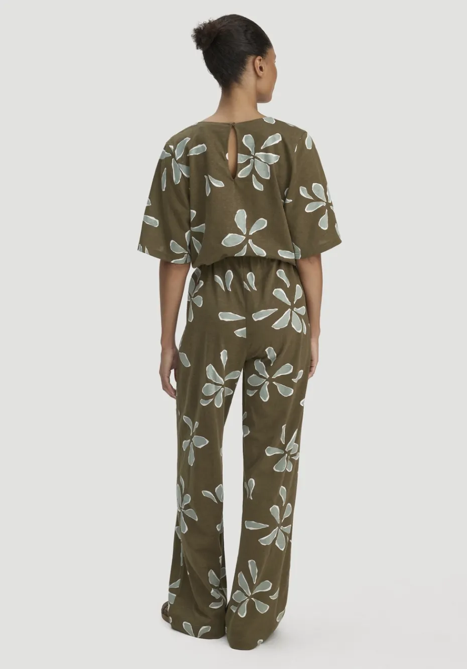 hessnatur Print Jersey Overall Relaxed aus reiner Bio-Baumwolle von goldoliv Outlet