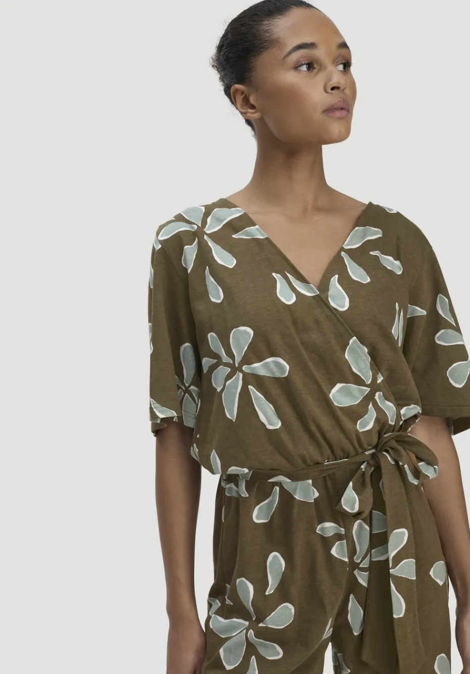 hessnatur Print Jersey Overall Relaxed aus reiner Bio-Baumwolle von goldoliv Outlet