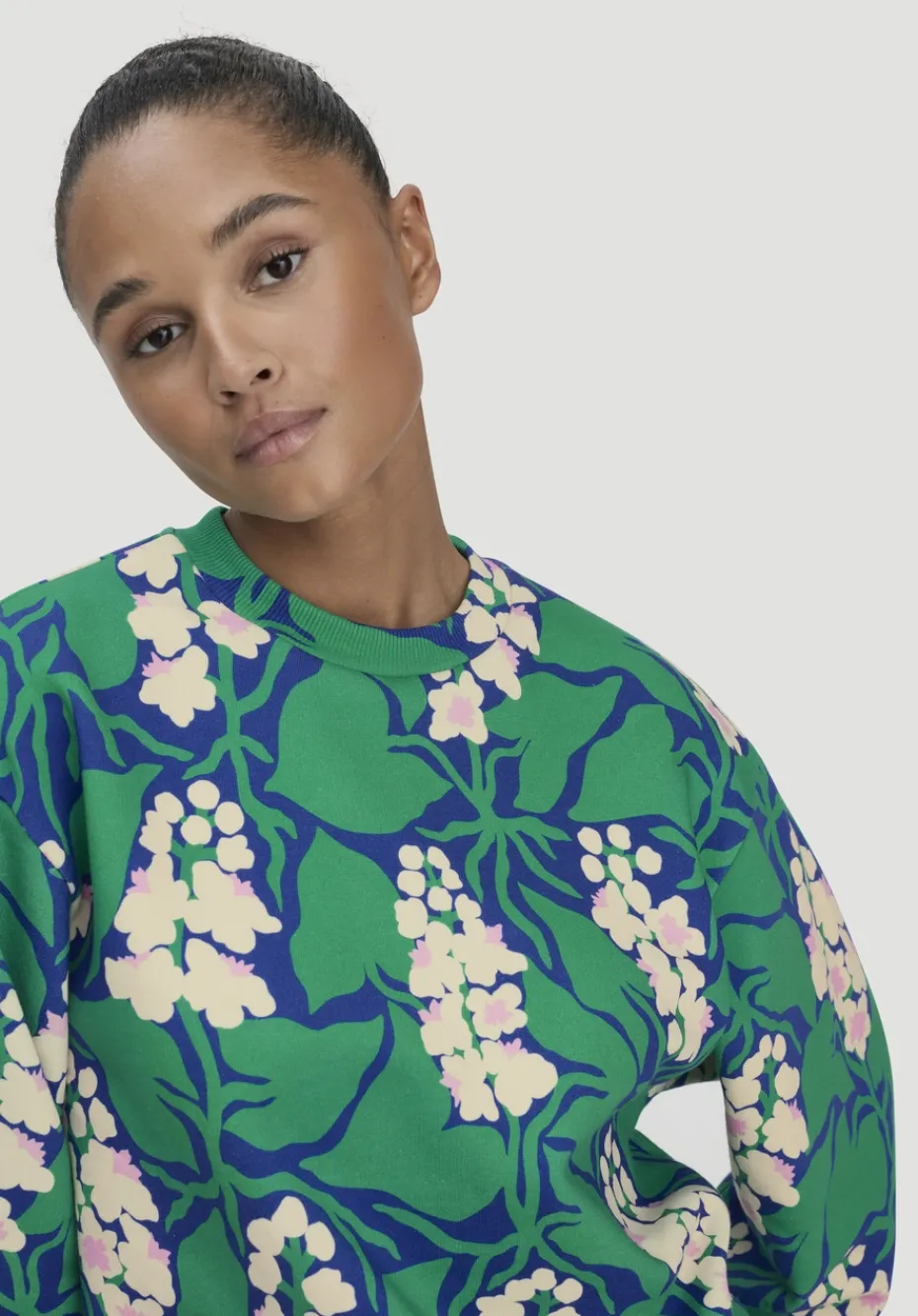 hessnatur Print Sweatshirt Oversize LIV LEE aus reiner Bio-Baumwolle von seegrün Sale