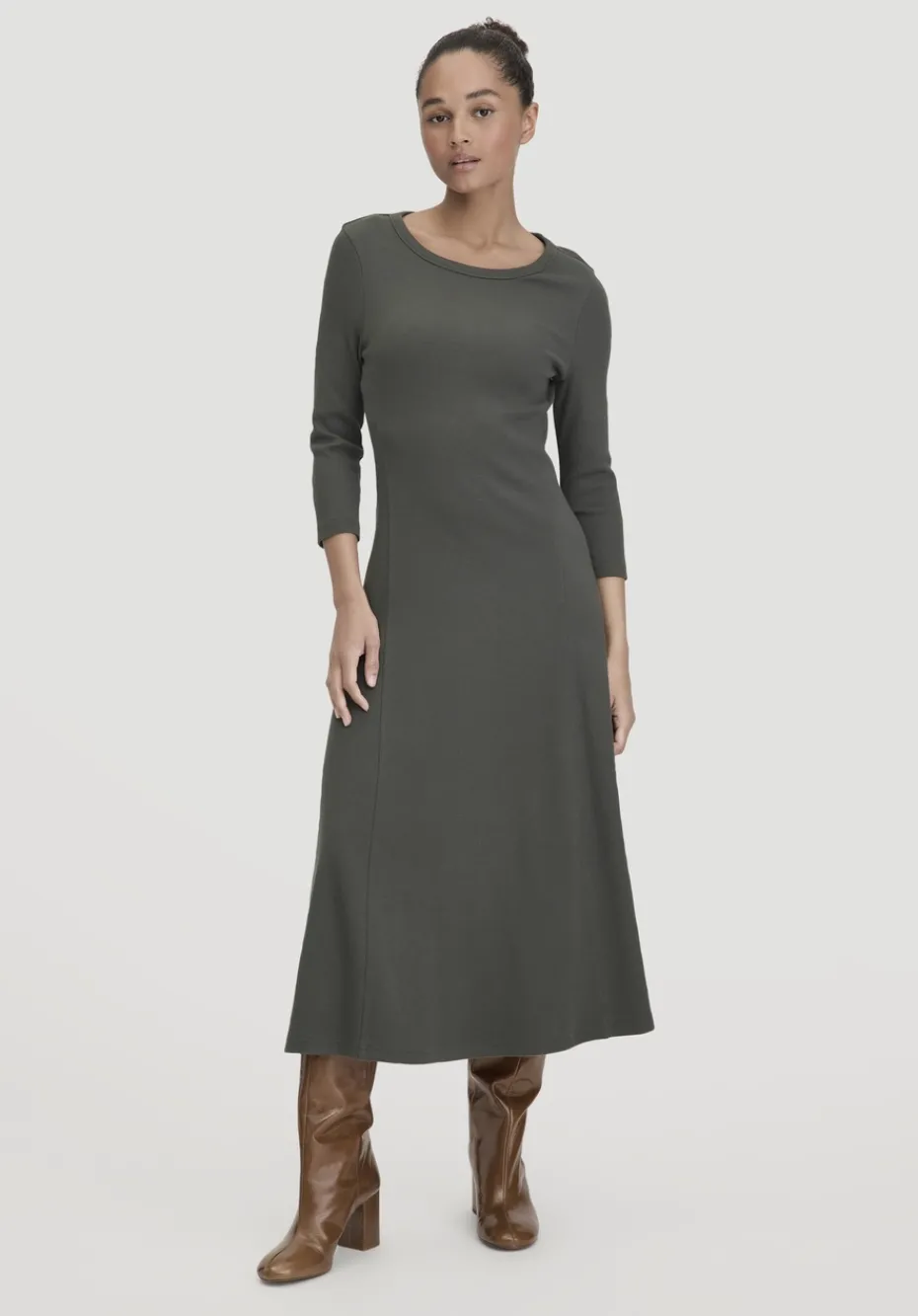 hessnatur Rib Kleid Midi Slim aus Bio-Baumwolle von tannengrün Clearance