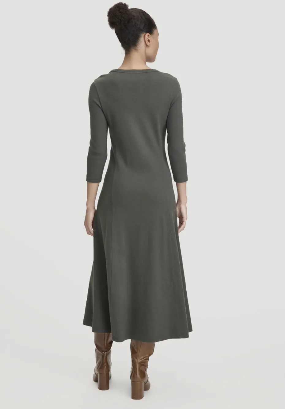 hessnatur Rib Kleid Midi Slim aus Bio-Baumwolle von tannengrün Clearance