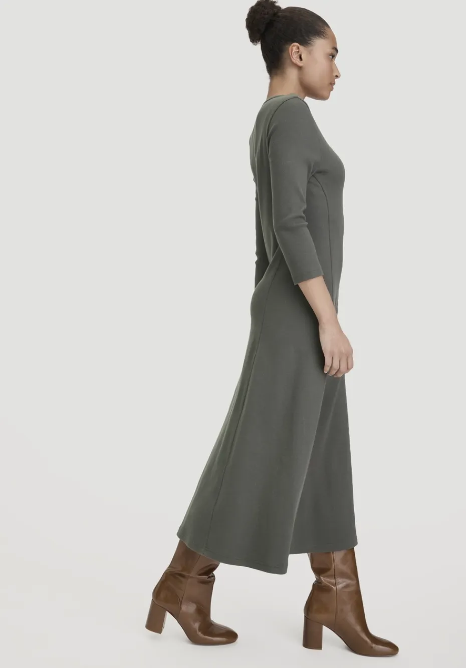 hessnatur Rib Kleid Midi Slim aus Bio-Baumwolle von tannengrün Clearance