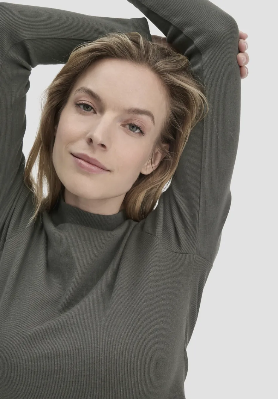 hessnatur Rib Longsleeve Slim aus Bio-Baumwolle von tannengrün Hot