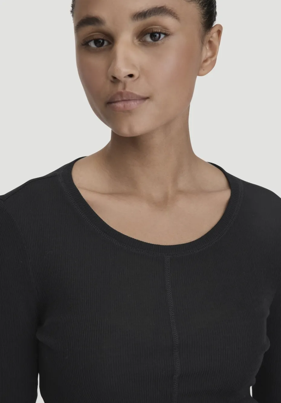 hessnatur Rib Shirt Slim aus Bio-Merinowolle und TENCEL™ Lyocell von schwarz Outlet