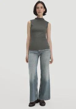 hessnatur Rib Top Slim aus Bio-Baumwolle von tannengrün New