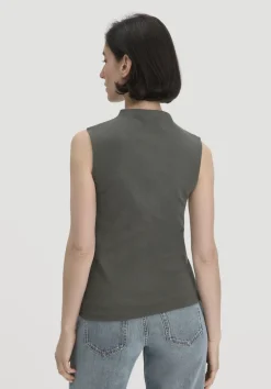 hessnatur Rib Top Slim aus Bio-Baumwolle von tannengrün New